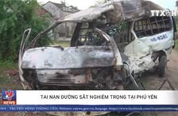 Hiện trường vụ tàu hỏa đâm trực diện xe 16 chỗ tại Phú Yên