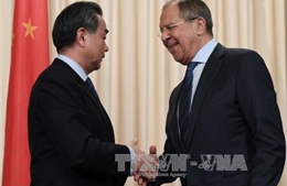 Ngoại trưởng Nga và Trung Quốc thảo luận các vấn đề nóng