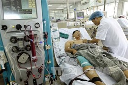 Hội Chữ thập đỏ Việt Nam hỗ trợ bệnh nhân chạy thận sốc phản vệ ở Hòa Bình 
