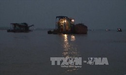 Hà Nội: Tạm giữ 50 phương tiện khai thác cát trái phép