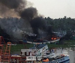 Phú Yên: Cháy nổ lớn tại cảng cá Tiên Châu thiêu rụi nhiều tàu cá