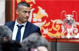 Cristiano Ronaldo ‘xuống tóc’ mừng mùa giải thành công