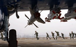Tiếp tục các động thái cứng rắn, không quân Triều Tiên tập trận ‘đánh chìm’ tàu sân bay