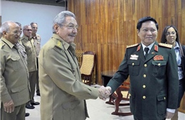 Chủ tịch Cuba Raúl Castro tiếp Bộ trưởng Quốc phòng Ngô Xuân Lịch