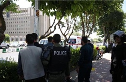 7 người chết, 4 người làm con tin vụ tấn công trụ sở Quốc hội Iran