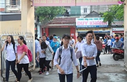 Thí sinh Hà Nội đến trường làm thủ tục thi vào lớp 10