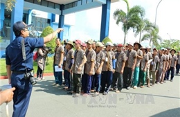 Tàu Cảnh sát biển đưa 695 ngư dân từ Indonesia trở về an toàn