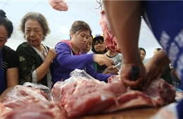 Vì sao đến giờ doanh nghiệp kinh doanh thịt lợn mới giảm giá ‘sốc’?