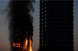 Cháy kinh hoàng ở London, 120 căn hộ bị thiêu rụi, trẻ em nhảy từ tầng 22 xuống thoát thân