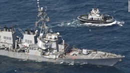 Vụ tàu khu trục Mỹ bị đâm móp: Thủy thủ tàu hàng Philippines đang che giấu điều gì?