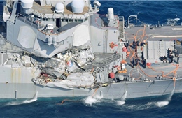 Tìm thấy thi thể thủy thủ mất tích trong tàu khu trục Mỹ bị tàu hàng đâm móp