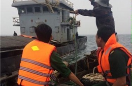 Cứu sống 10 thuyền viên gặp nạn trên vùng biển đảo Cồn Cỏ