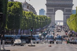 Tìm thấy nhiều súng trong nhà thủ phạm vụ đâm xe ở Paris