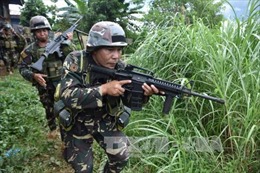 Các tay súng tấn công làng, chiếm trường học, bắt con tin ở Philippines