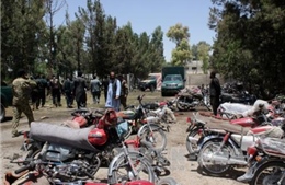 Nổ bom xe ngoài ngân hàng Afghanistan, 70 người thương vong