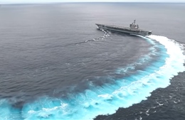 Màn phô diễn kinh ngạc của tàu sân bay Mỹ USS Abraham Lincoln tải trọng 100.000 tấn 