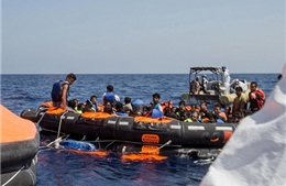 Hải quân Ireland cứu 712 người ngoài khơi Libya