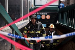 Tàu điện ngầm trật ray ở New York, hàng chục người bị thương