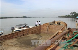 Thu giữ hơn 10 thuyền thác cát trái phép trên sông Đồng Nai