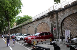 Đục thông 127 vòm cầu trăm năm tuổi trên phố Phùng Hưng