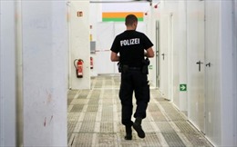 Sex nơi công cộng, tiểu bậy tập thể, 200 cảnh sát Đức bị thôi nhiệm vụ 
