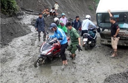 Hàng ngàn mét khối bùn đất chờ ụp xuống, quốc lộ 12 đối mặt nguy cơ tê liệt
