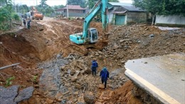 Lai Châu di dời khẩn cấp 5 hộ dân do xuất hiện hố cát-tơ 600m2