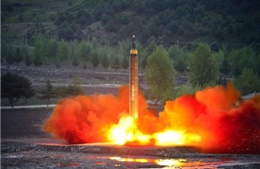 Chuyên gia lý giải tại sao tên lửa Triều Tiên bay cao hơn 2.000 km