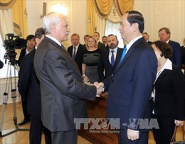 Chủ tịch nước Trần Đại Quang gặp Thống đốc Saint Petersburg