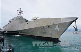 Tàu khu trục Mỹ USS Coronado quay trở lại cảng Cam Ranh