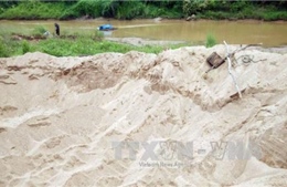 Vẫn ngang nhiên khai thác cát trái phép trên sông Đăk Pxi