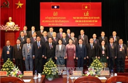 Trao Huân chương tặng lãnh đạo 15 tỉnh của nước bạn Lào
