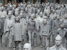 Zombie tràn xuống đường phố Đức trước thềm Hội nghị G20