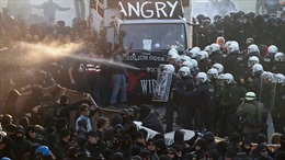 Cảnh sát Đức và người biểu tình đấm đá túi bụi gần nơi họp G20