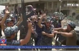 Giành lại Mosul từ tay IS, binh lính Iraq tràn ra đường nhảy múa
