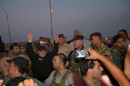 Đánh bại IS tại Mosul, Thủ tướng Iraq đích thân tới thực địa chúc mừng chiến thắng
