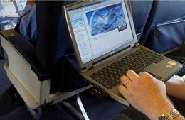 Mỹ tiếp tục nới lỏng lệnh cấm mang laptop lên máy bay