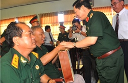 Bộ trưởng Quốc phòng thăm Trung tâm Điều dưỡng thương binh Long Đất 