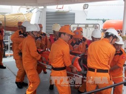 Kịp thời đưa thuyền viên Trung Quốc bị tai nạn trên biển vào bờ điều trị