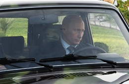 Ngắm dàn &#39;xế hộp&#39; Tổng thống Nga Putin từng cầm lái qua năm tháng