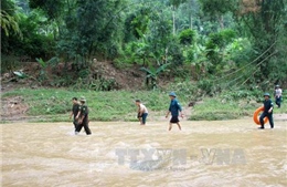 Hai người chết và mất tích do bị nước lũ cuốn trôi ở Thái Nguyên