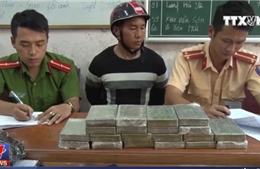Nghệ An bắt đối tượng vận chuyển 20 bánh heroin bằng xe máy