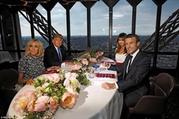 Tổng thống Trump và Macron ăn tối trên Tháp Eiffel, view khắp Paris