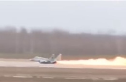Chiến đấu cơ MiG-29 bốc cháy đùng đùng, phi công thoát hiểm trong gang tấc