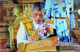 Nhà Vua Thái Lan toàn quyền kiểm soát tài sản hoàng gia