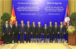  Đảng, Nhà nước Lào trao tặng phần thưởng cao quý cho lãnh đạo cấp cao Việt Nam