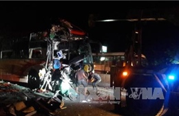 Xe khách giường nằm tông nhau, 3 người chết, nhiều người bị thương