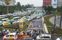 Lại kẹt xe nghiêm trọng các tuyến đường vào sân bay Tân Sơn Nhất
