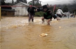 Cảnh báo lũ trên các sông ở miền Bắc và ngập lụt tại Hà Nội