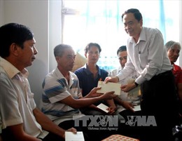 Chủ tịch MTTQ Việt Nam thăm các gia đình người có công tại Nghệ An